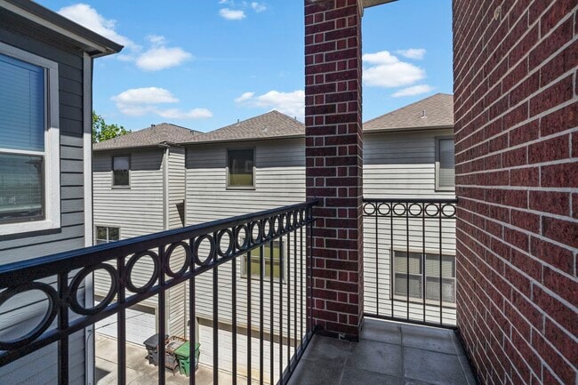 Building Photo - 1218 Sandman St