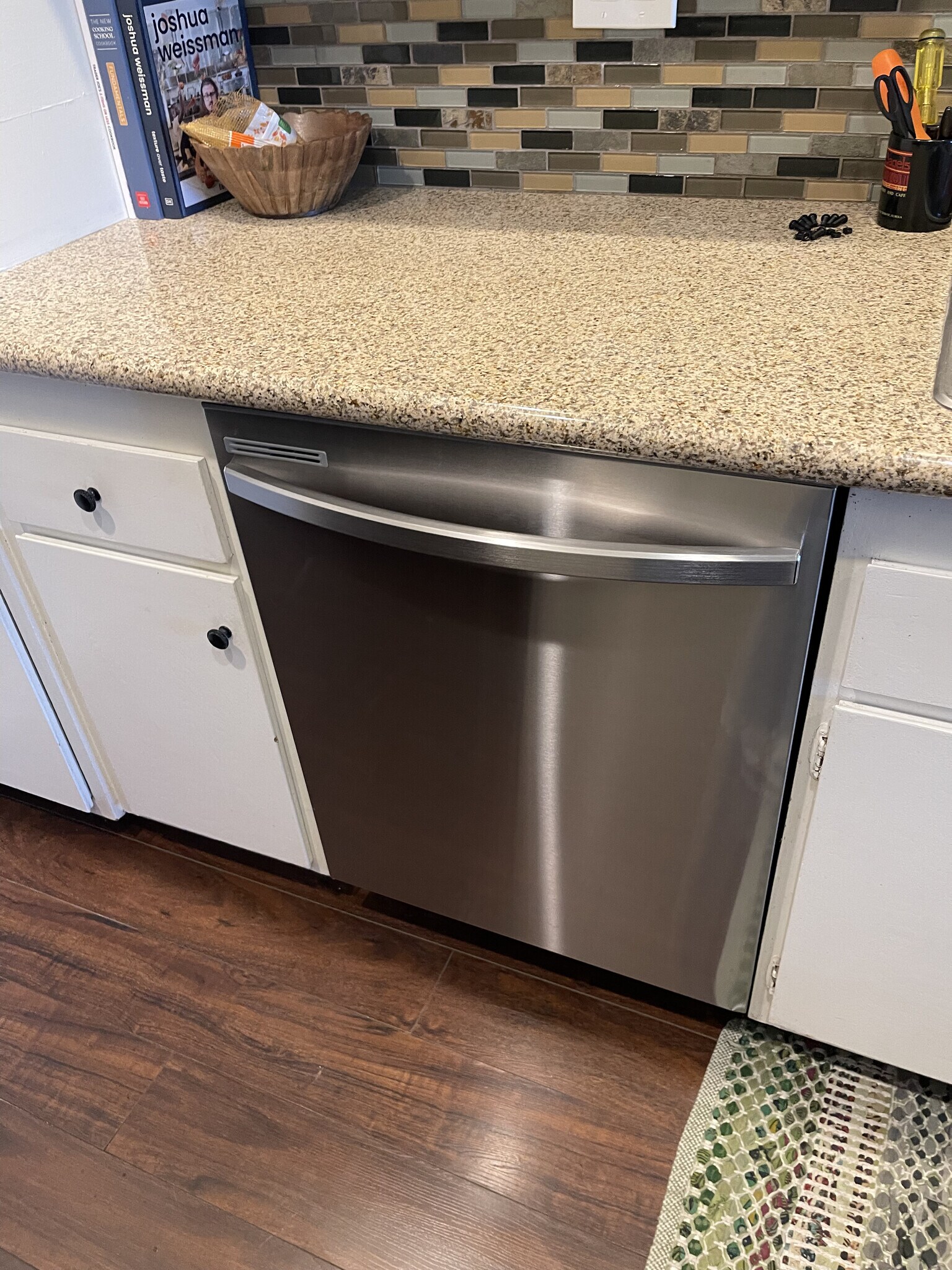 Building Photo - 5460 White Oak Ave