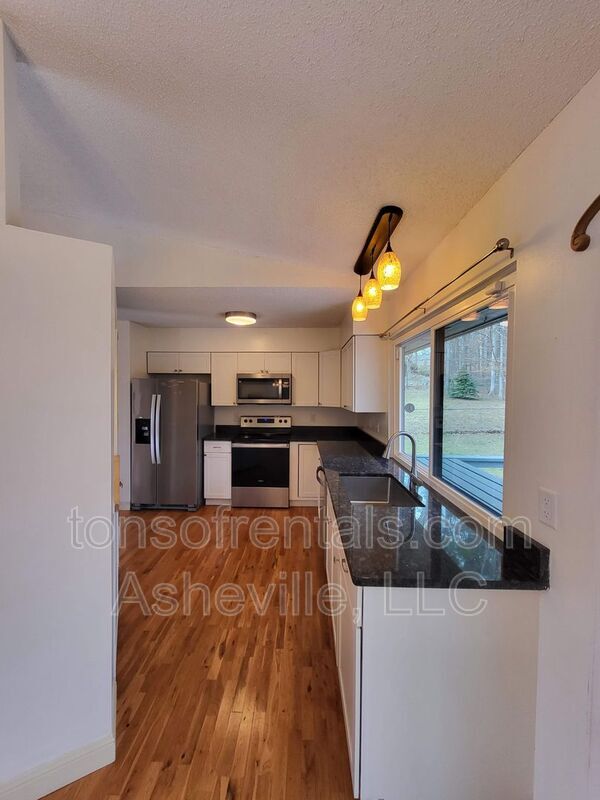 Building Photo - 128 White Oak Rd Ext