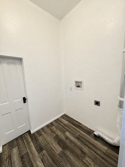 Building Photo - 917 W Woolman St
