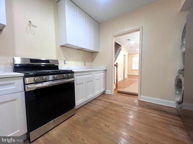 Building Photo - 302 RALEIGH # A St