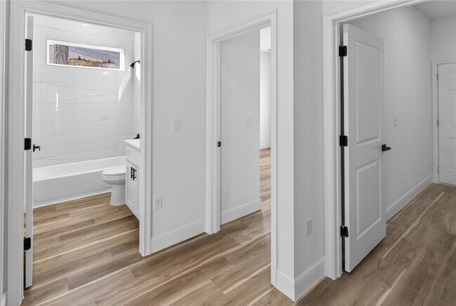 Building Photo - 1852 W Quaker Ln