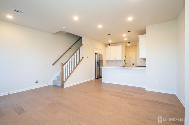 Building Photo - 220 Jessie Pl