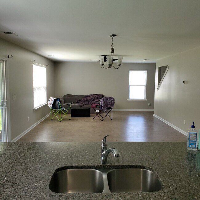 Building Photo - 121 Tupelo Way