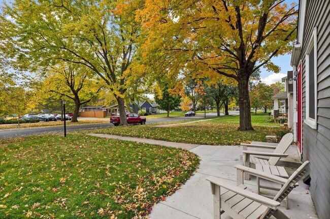 Building Photo - 3040 Hampshire Ave S