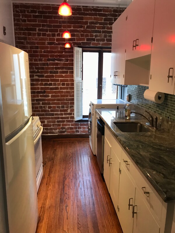 Building Photo - 3985 Sacramento St