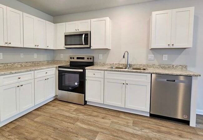 Building Photo - 7789 Pin Oak Dr N