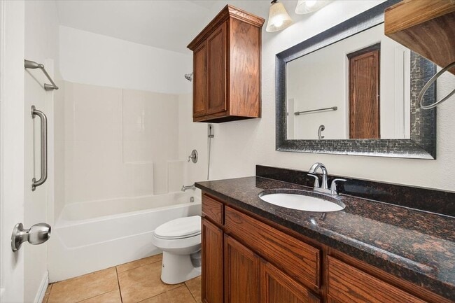 Building Photo - 6901 Anastasia Dr