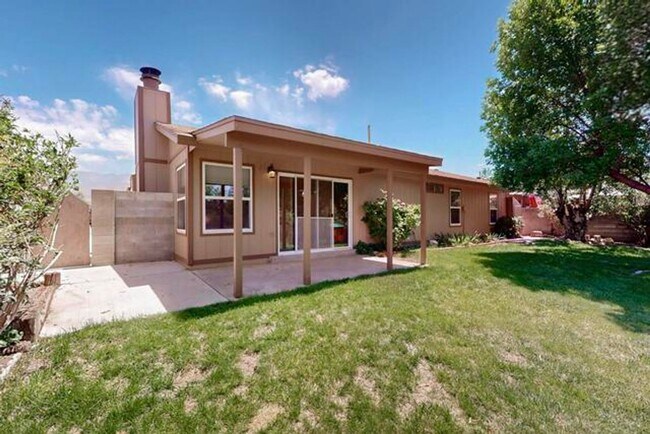 Building Photo - Picture Perfect 3 Bedroom Home in Southeas...