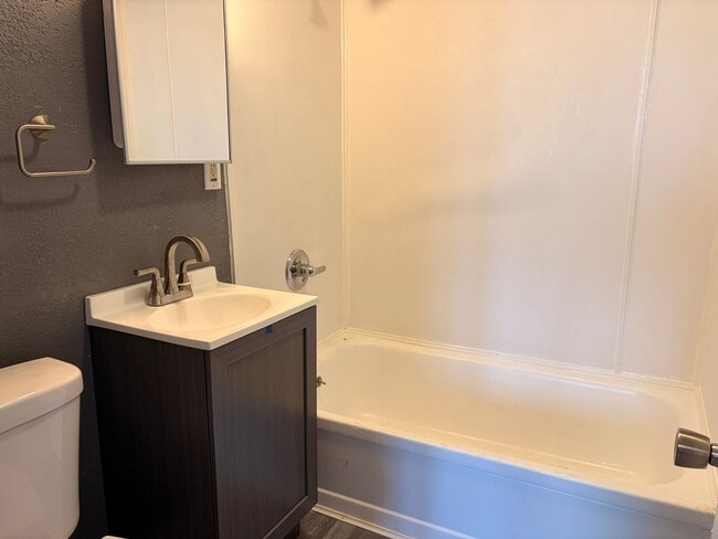 Building Photo - 46 Blackhawk Rd