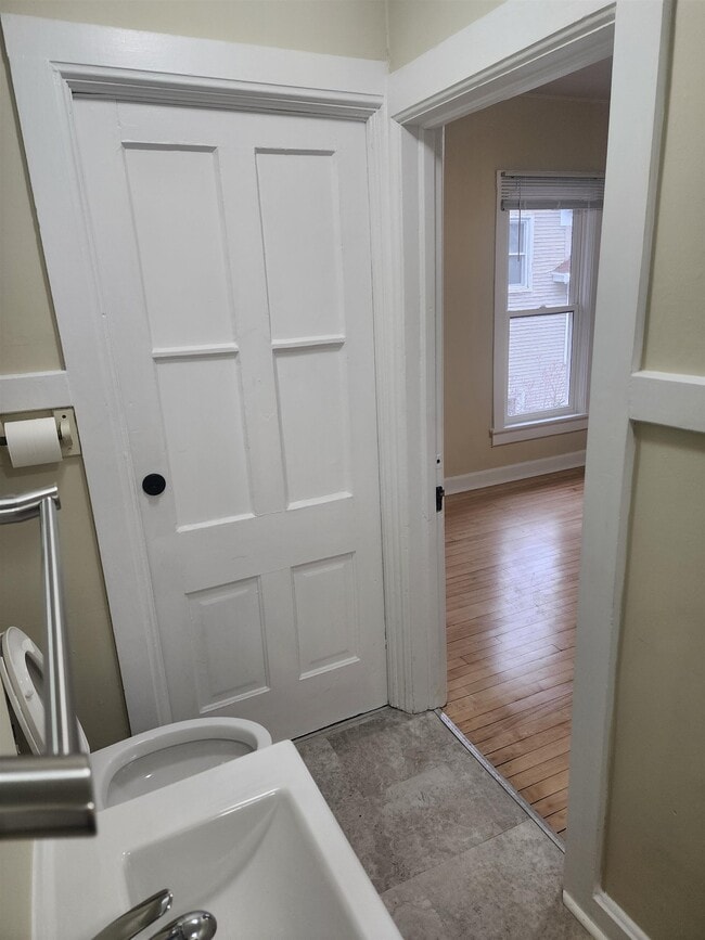 Building Photo - 2122 Rusk St