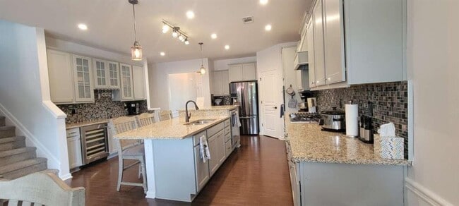 Building Photo - 409 Golden Rod Ct