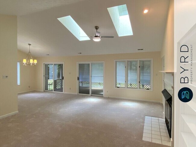 Building Photo - 14302 Regatta Pointe Rd