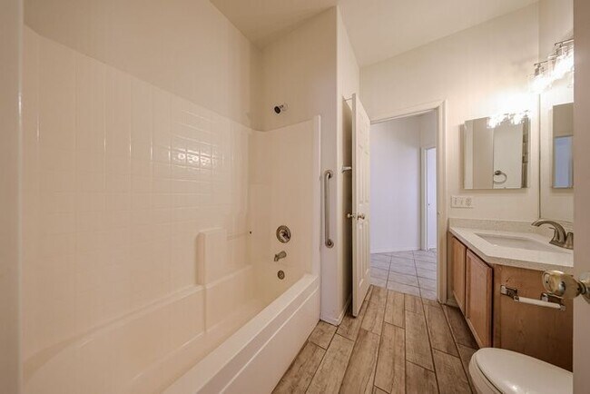 Building Photo - Stylish 4BD , 2 BA Home with Remodeled Bac...
