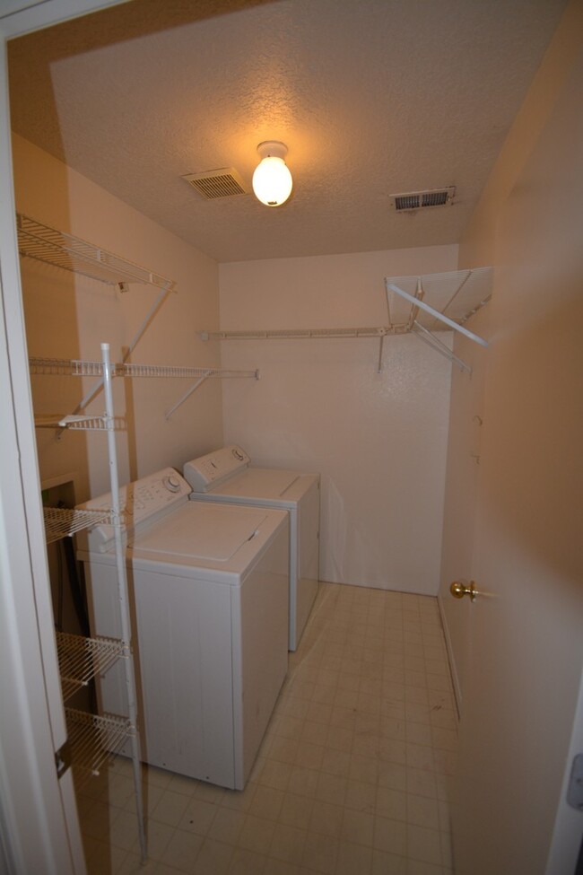 Building Photo - 5901 Camino de la Luna NW