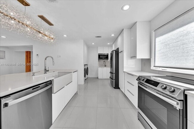 Building Photo - 348 Palm St