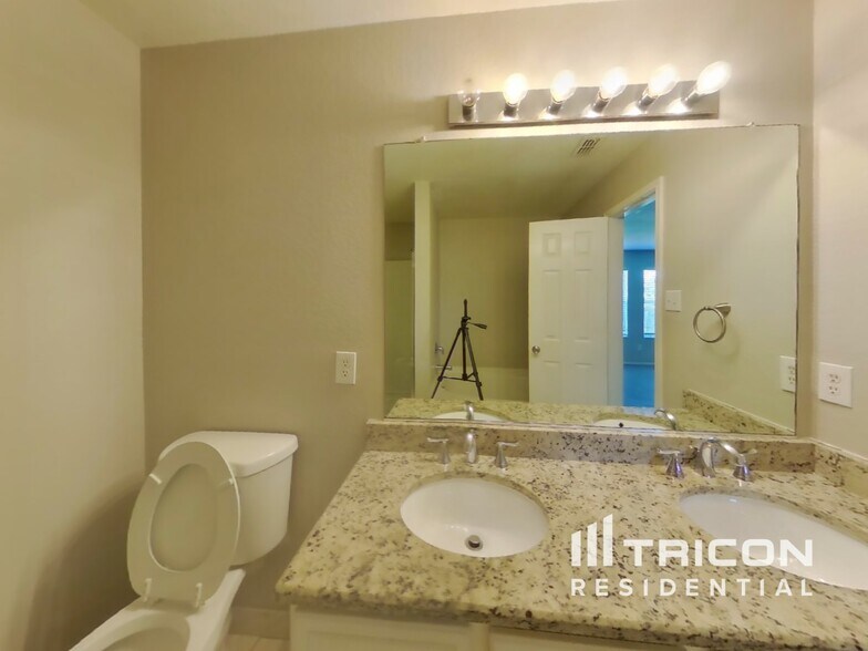 Building Photo - 1301 Water Lily Dr