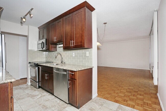 Building Photo - 300 Winston Dr