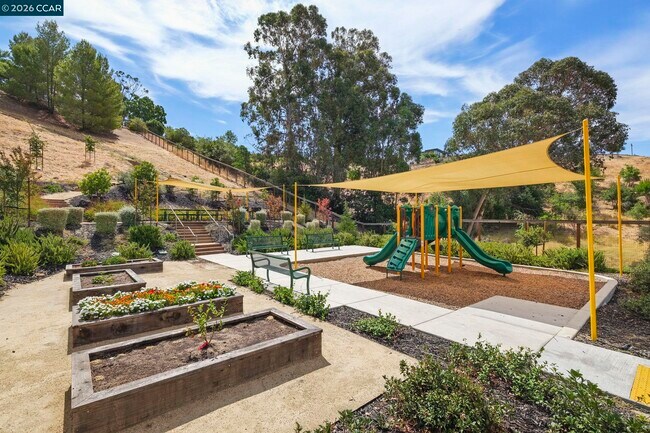 Building Photo - 296 Laurel Knoll Dr
