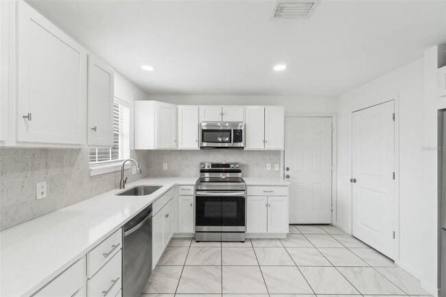 Building Photo - 7581 Kelsey Dr