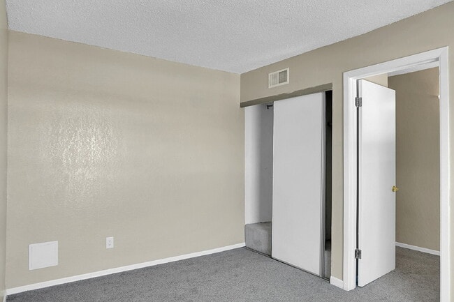 Building Photo - $1,440.95- 2 Bed, 1.5 Bath Townhome in CO Springs with Central AC and All Utilities Included