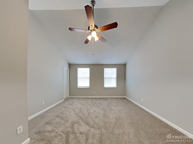 Building Photo - 661 Thornhill Dr
