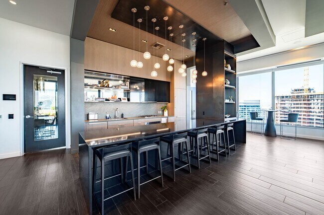 Building Photo - 2Bd/2Ba Seattle Apartment