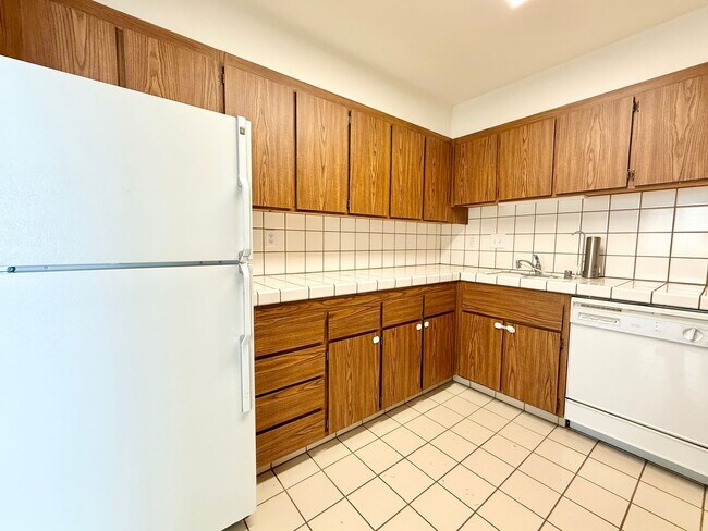 Building Photo - Recently Updated Condo with OCEAN VIEW - W...