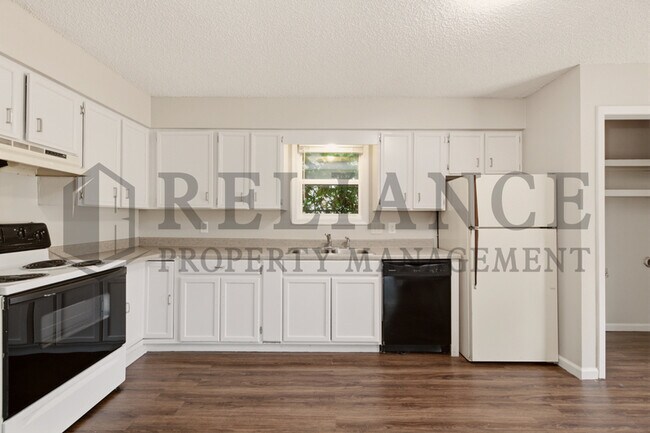 Building Photo - 903 E Osie St