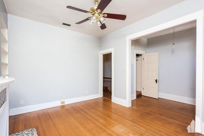 Building Photo - 3 bedroom in Chicago IL 60640