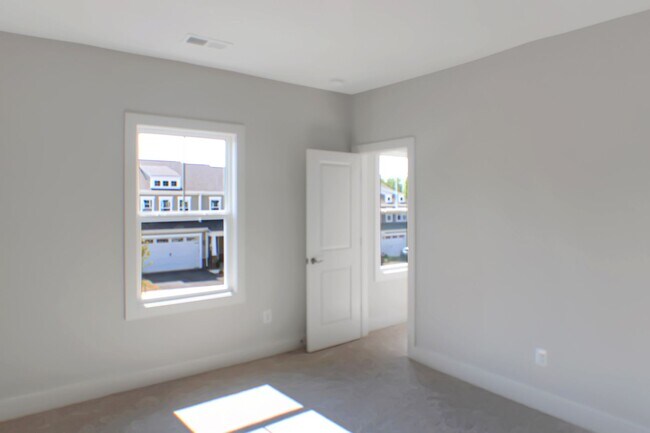 Building Photo - End-unit villa with first-floor primary