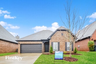 Building Photo - 1072 Pine Valley Dr
