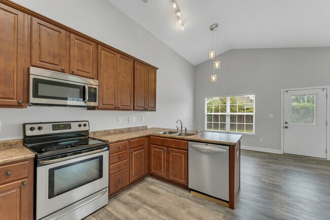 Building Photo - 211 High Green Dr