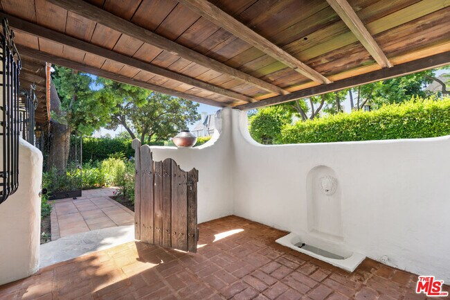 Building Photo - 1308 N Harper Ave