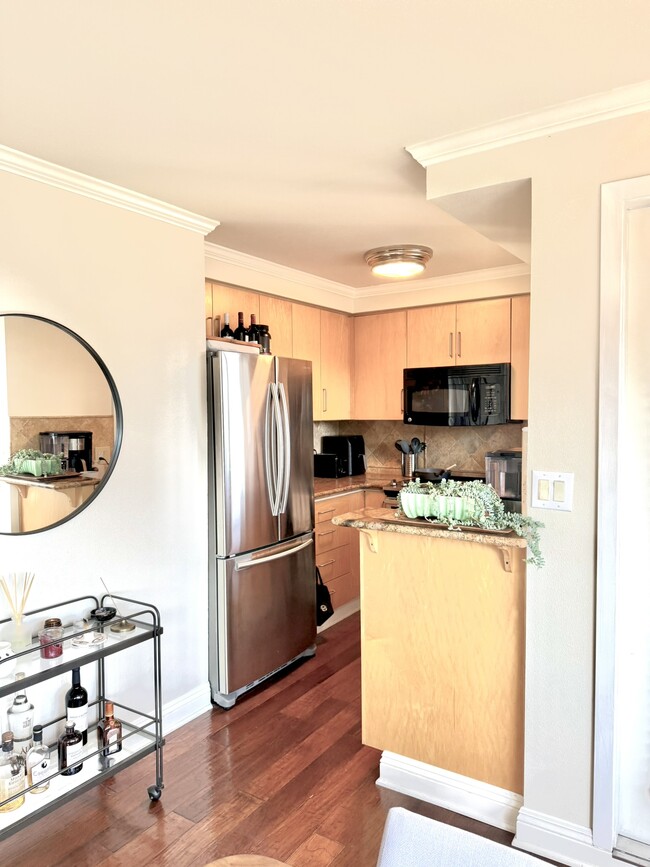 Building Photo - 334 Lakeside Ave S