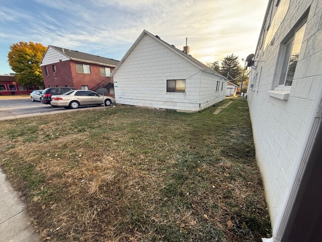 Building Photo - 1245/1247  S 5th Ave - 1247