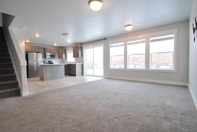 Building Photo - 556 N 275 E