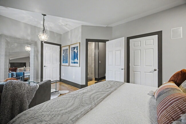 Building Photo - 261 S Limestone