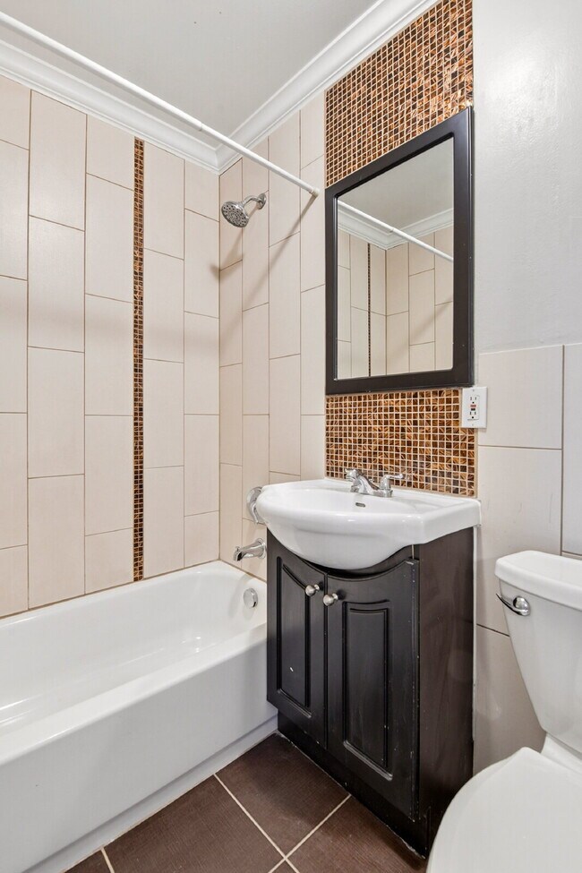 Building Photo - $1,220.95 with $300 off the first month's rent, 1 Bed - 1 Bath, Condo in Denver with Onsite Laundry!