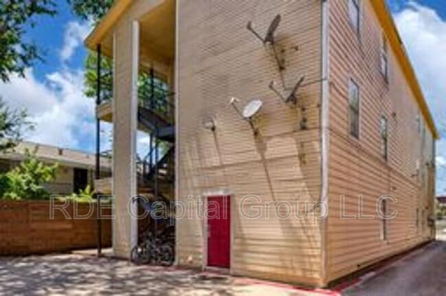 Building Photo - 4718 Eastside Ave