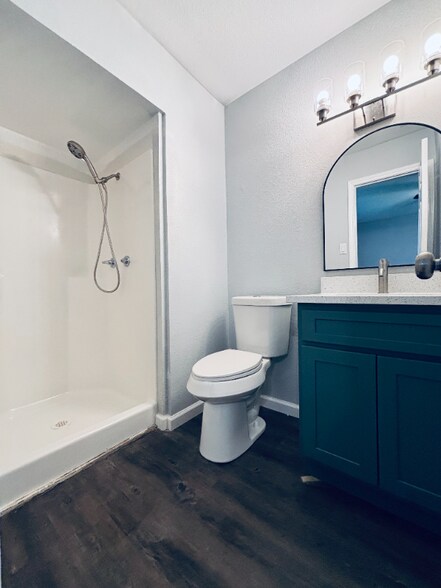 Building Photo - 2325 Lakehurst Dr