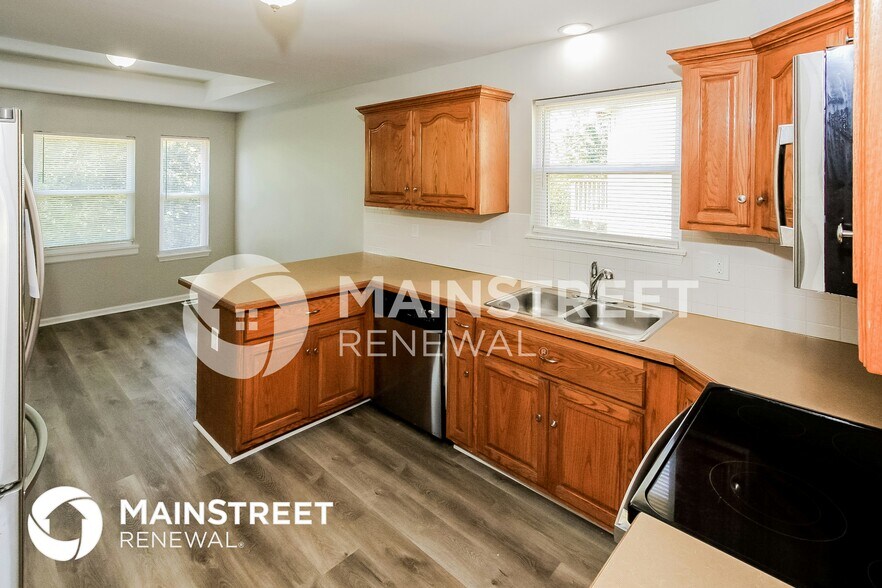 Building Photo - 11210 N Ditman Ave