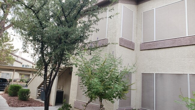 Building Photo - 5710 E Tropicana Ave