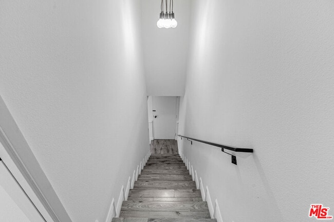 Building Photo - 12358 Moorpark St