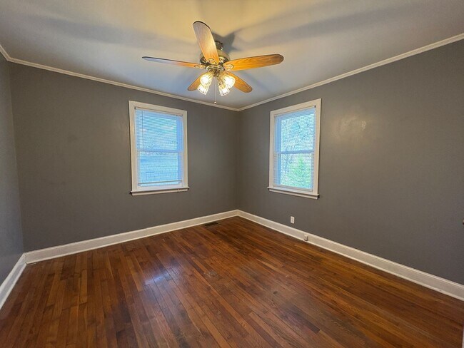 Building Photo - 2 Bedroom, 1 Bathroom House in Winston-Salem!