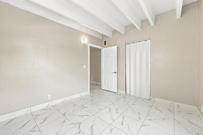 Building Photo - 812 19th St