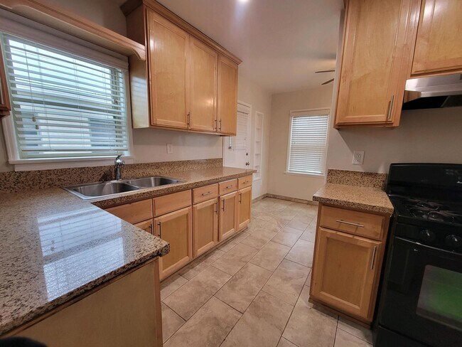 Building Photo - 2221