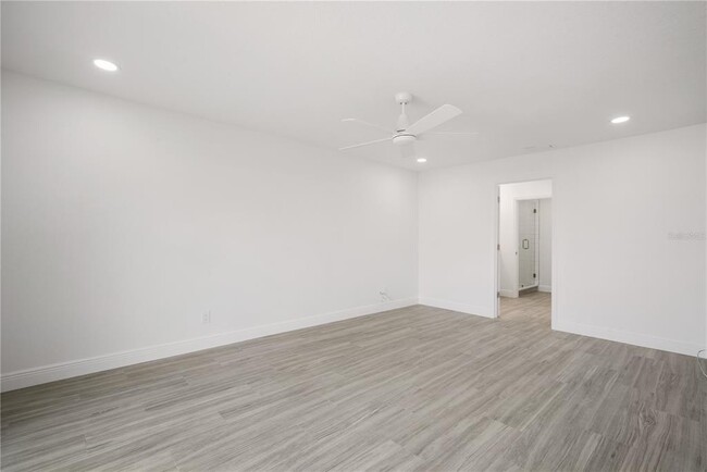 Building Photo - 3916 Doral Dr