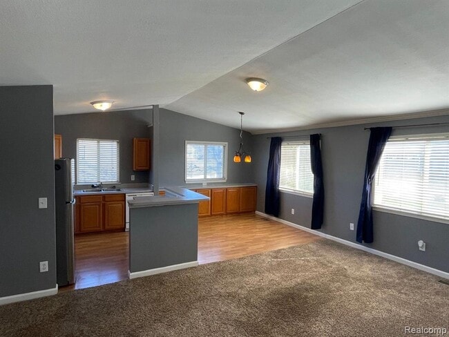 Building Photo - 1136 Lakeview Cir