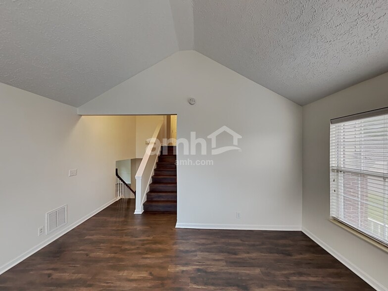 Building Photo - 2926 Melbourne Terrace